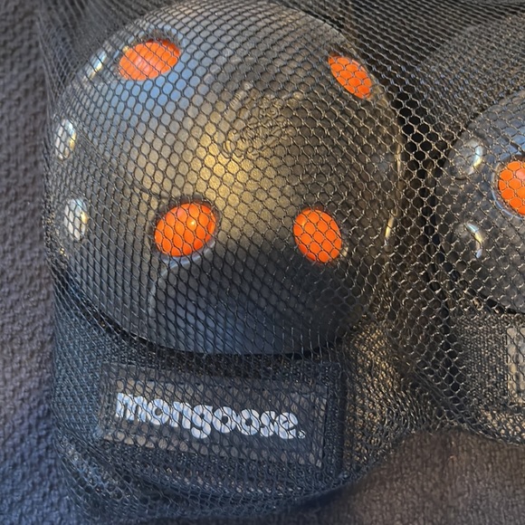 Mongoose Youth BMX Gel Pads Set, Knees & Elbows, Item  # MG506-3 - Picture 6 of 7